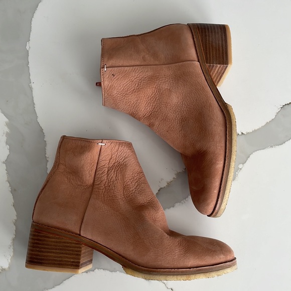 Clarks Originals Chelsea Boots - Picture 2 of 11